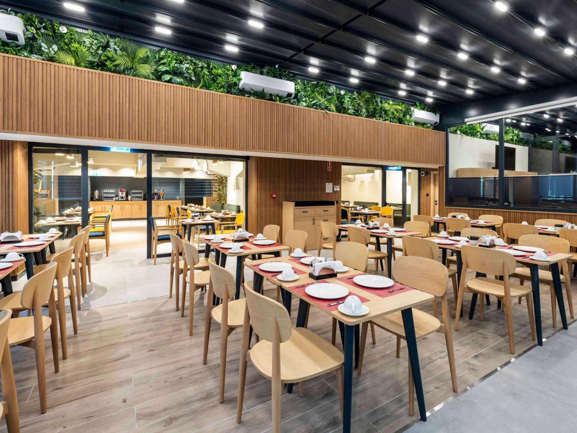 ホテル Ibis Istanbul Sisli エクステリア 写真